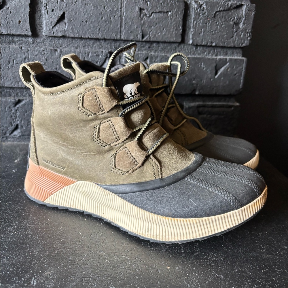 Sorel Olive and Black Waterproof Boots